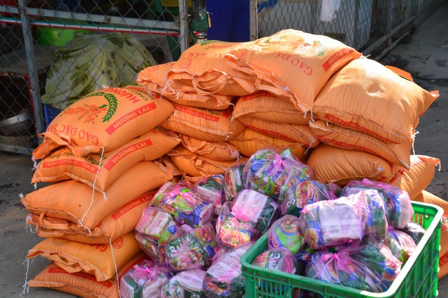 Continuing to support people in need in the Covid-19 pandemic of Hoang Phap Pagoda (series 4)